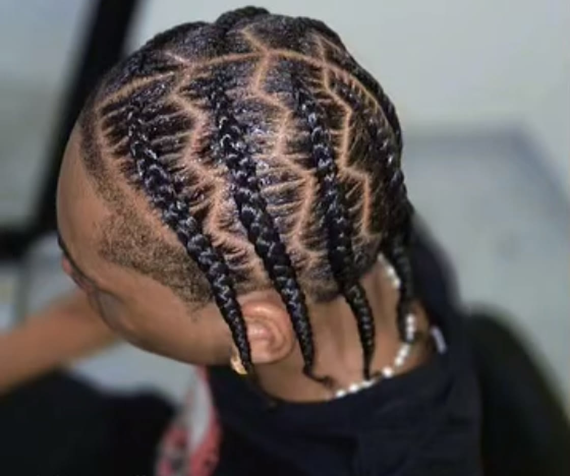 Tresses homme à motifs, vue de côté