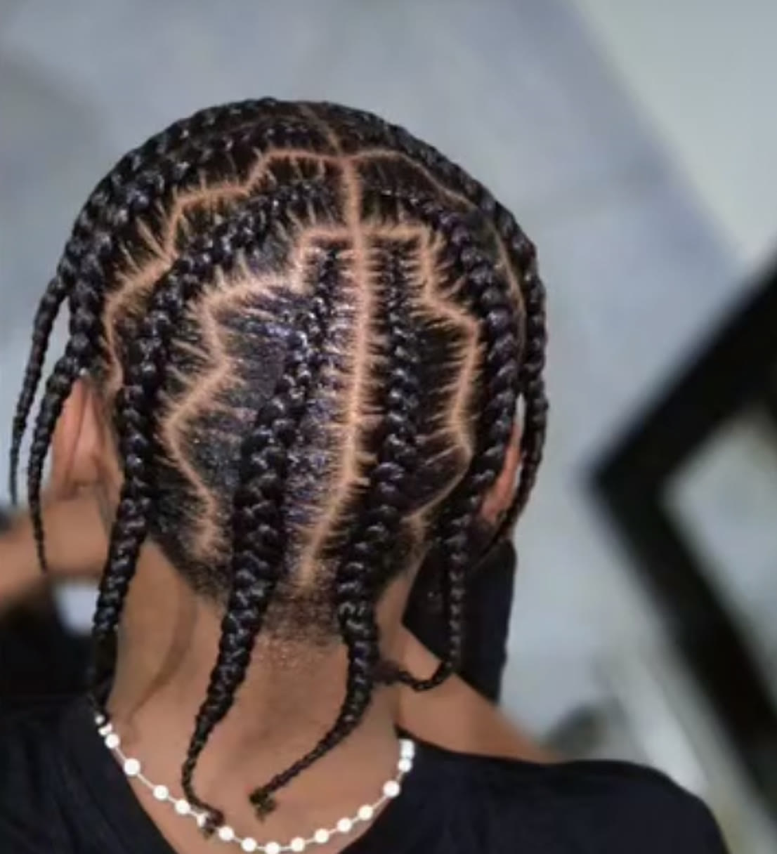 Tresses homme à motifs, vue de dos